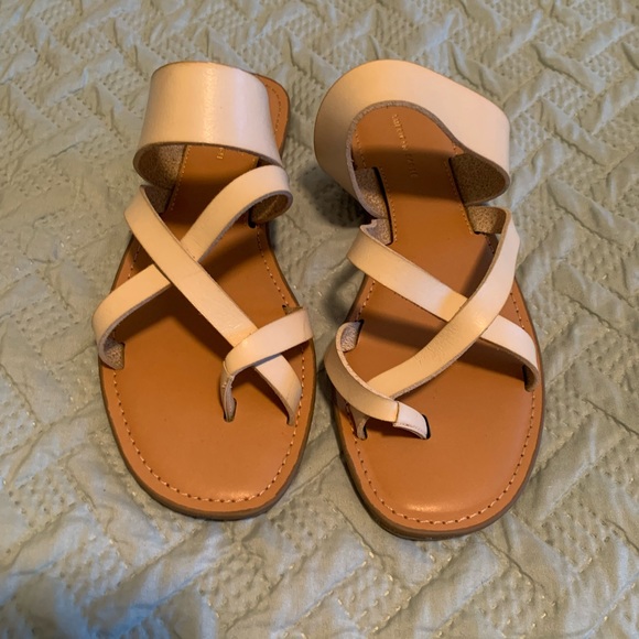 American Eagle sandal. Worn once. Size 7 - Picture 2 of 2